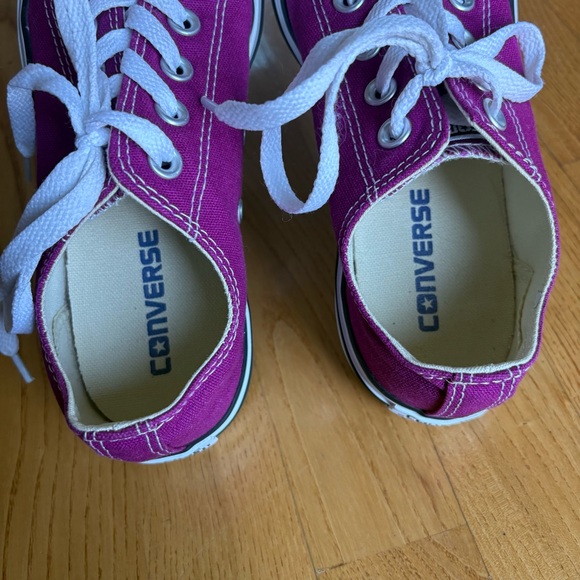 Converse Chuck Taylor sneakers All Star Low Top Canvas Shoes Magenta Womens Sz 7 - Picture 9 of 10